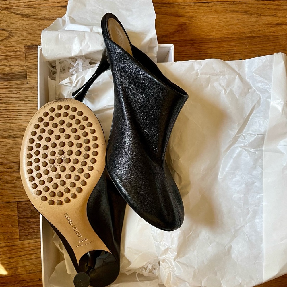 Bottega Veneta Stretch Mule Size 39 1/2!